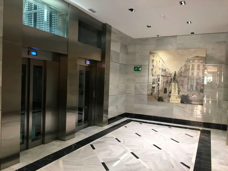 Notarios García-Martino zona de los ascensores del edificio 